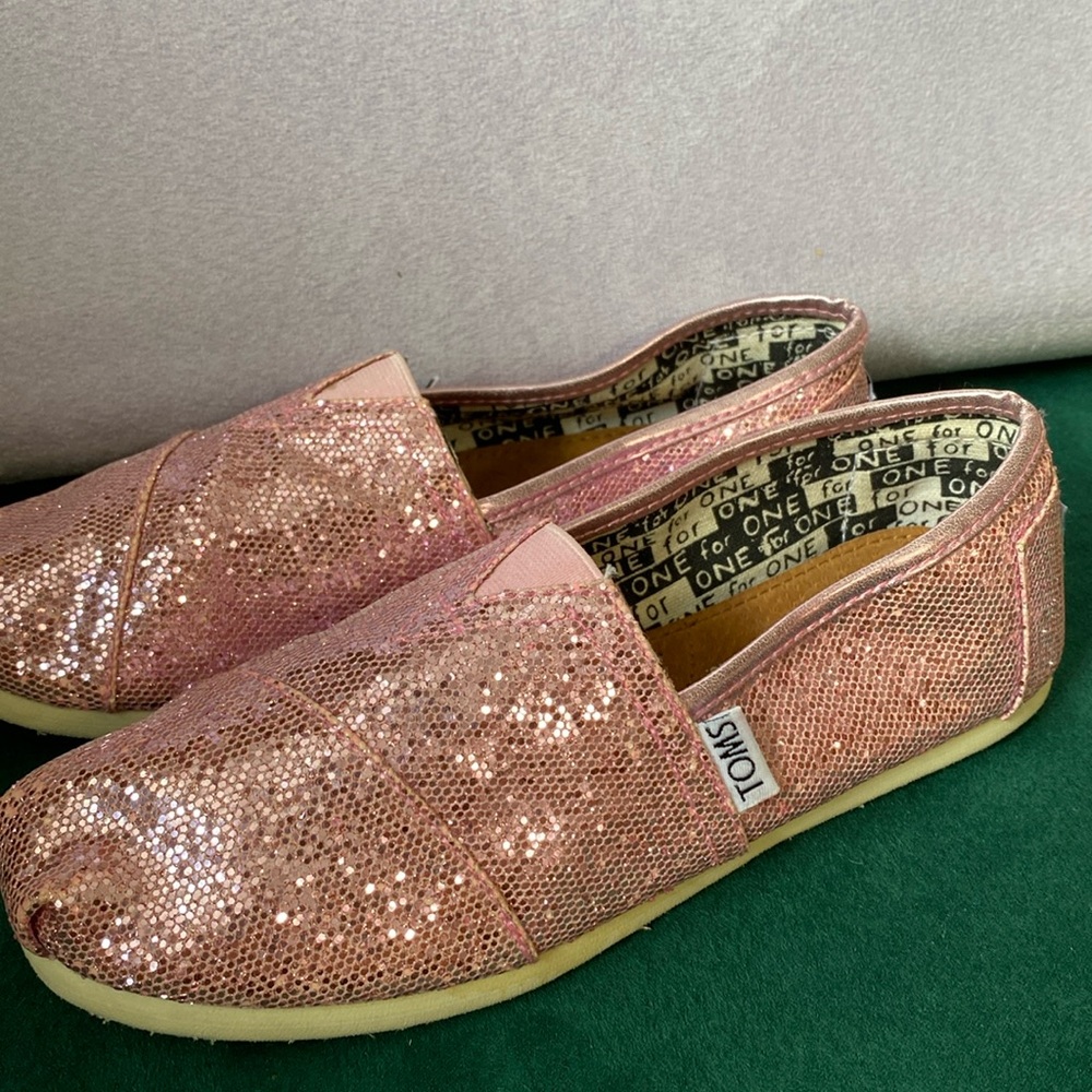 Toms pink glitters youth shoes size Y2